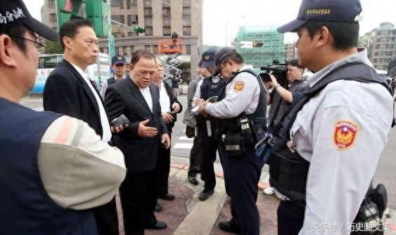 演员陈楚河父亲葬礼:上万人参加,不乏当红影视名人和政坛人物!